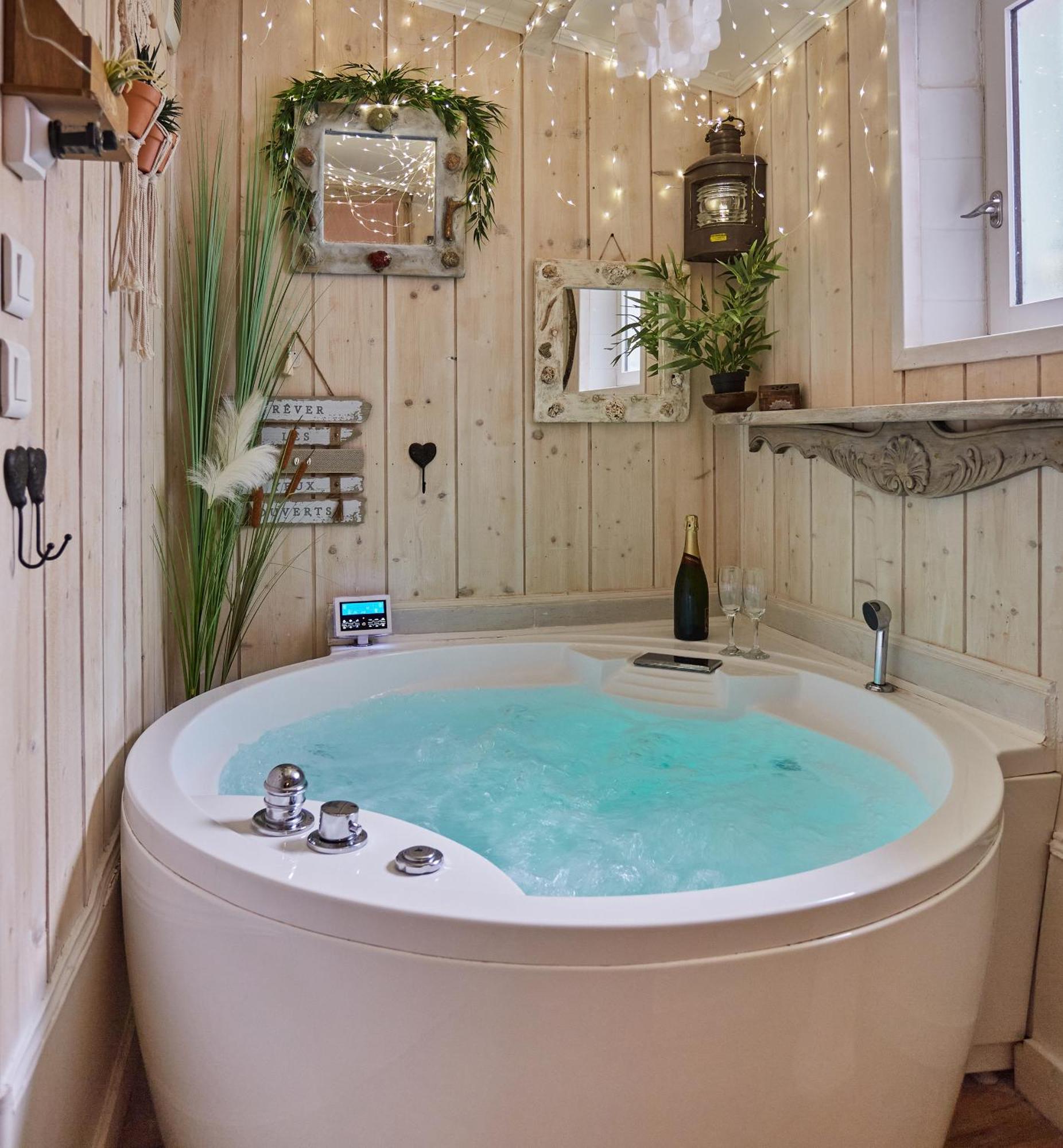 Aix Sauna Jacuzzi Balneo Privatifs Hyper Centre Historique Cour Interieur * Aix-en-Provence