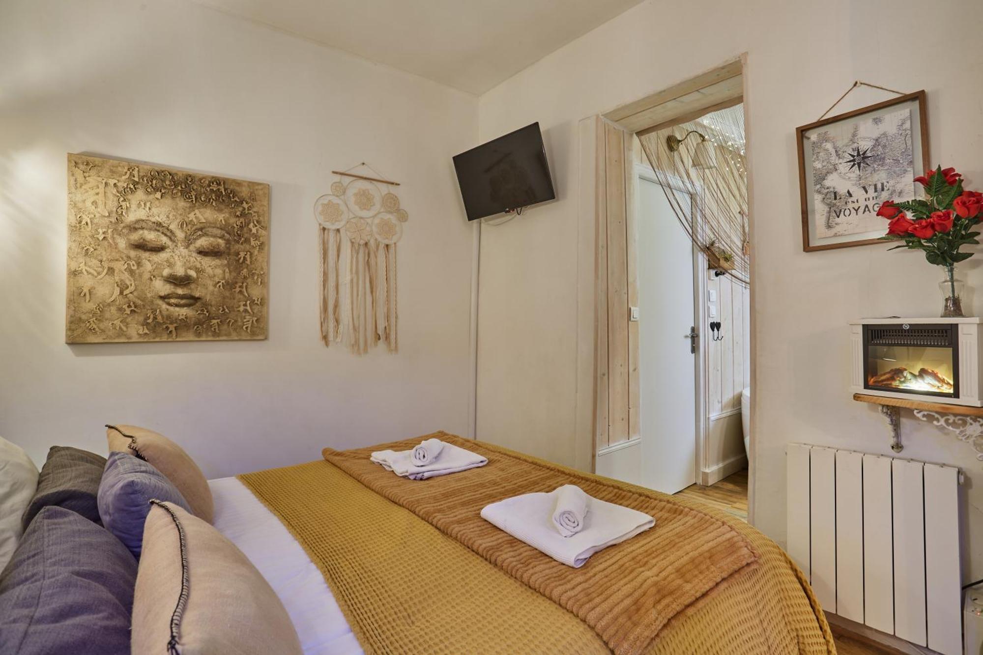 Aix Sauna Jacuzzi Balneo Privatifs Hyper Centre Historique Cour Interieur