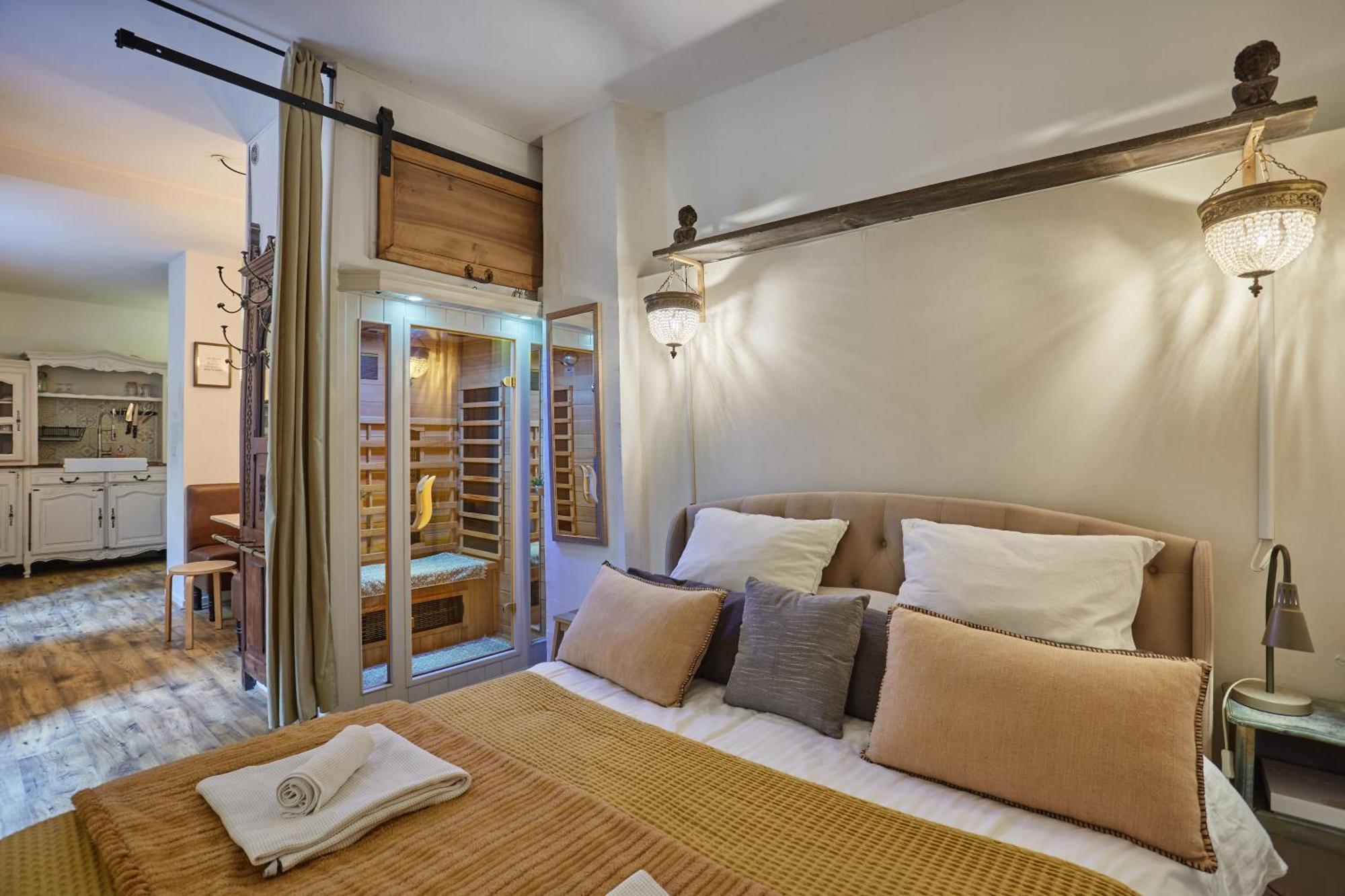 Apartment Aix Sauna Jacuzzi Balneo Privatifs Hyper Centre Historique Cour Interieur *